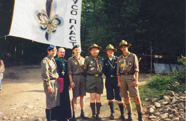 Разом із начальним пластуном пл. сен. Любомиром Романьківим